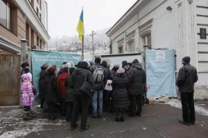 Internally displaced persons from eastern Ukraine queue as they wait for the opening of a volunteer centre in Kiev